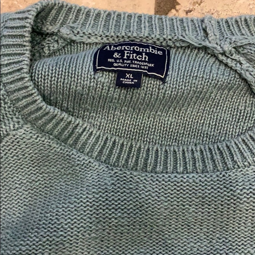 Men’s green sweater